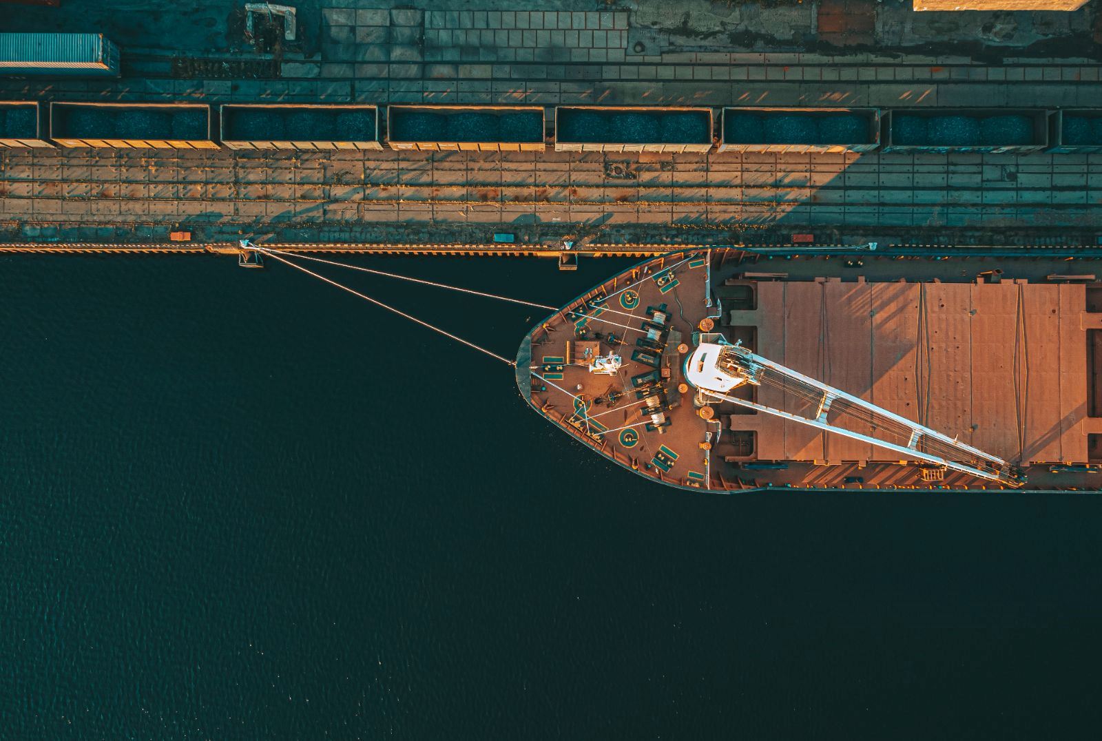 Chartering / Shipbrokering